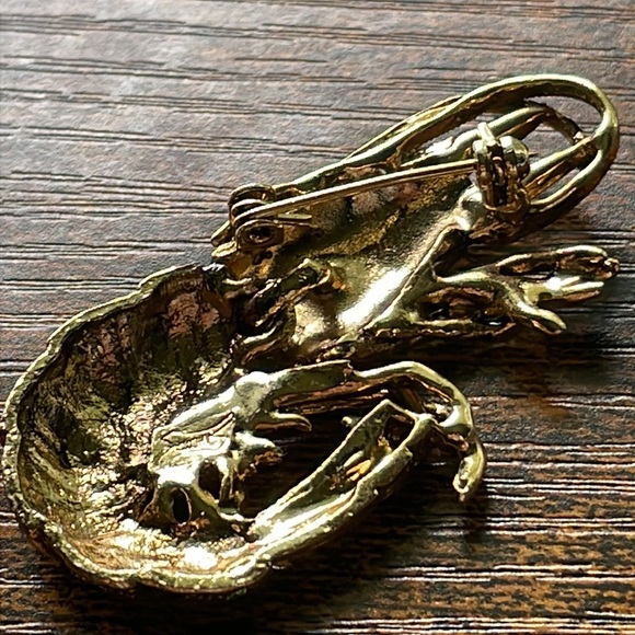 Gold Crawfish Brooch - Picture 5 of 10
